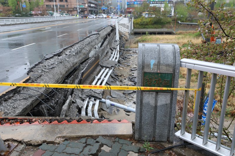 정자교 붕괴사고 '중대시민재해' 첫 사례 되나…경찰 정자교 붕괴사고 '중대시민재해' 첫 사례 되나…경찰