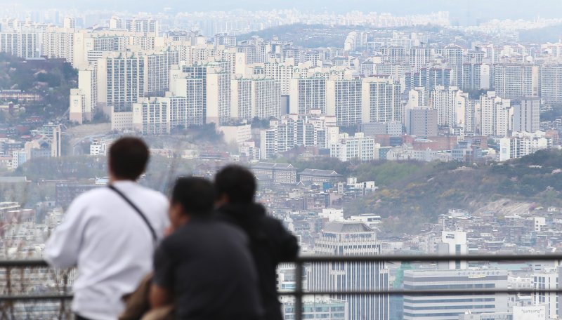 지난 4일 서울 중구 남산에서 바라본 시내 아파트 단지. 사진=뉴스1