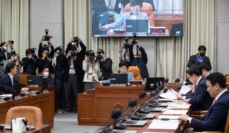 [fn사설] 국회의원 줄이자는 여당 대표 제안 빈말 안 되길