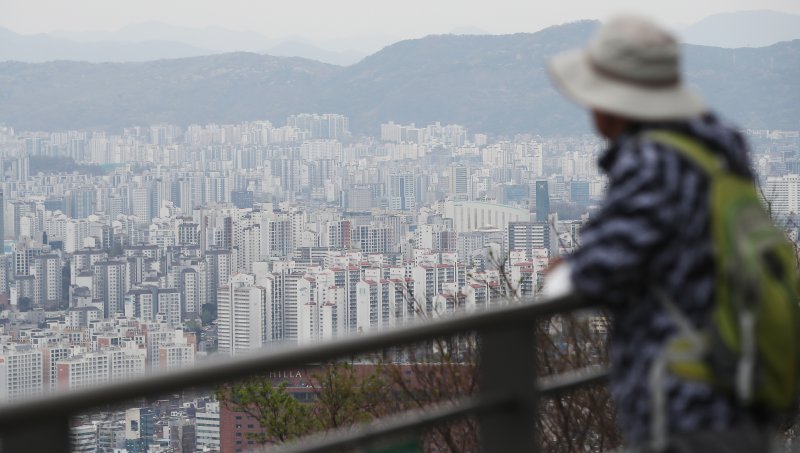 서울 남산에서 바라본 아파트 단지 모습. 사진=뉴스1