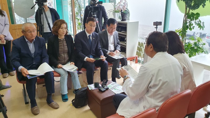 민주당 의원 4명, 후쿠시마 방문 시의원 만나 원전 현상황 점검