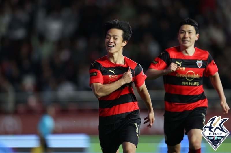 결승골을 터트리고 환호하는 포항의 고영준(왼쪽) [한국프로축구연맹 제공. 재판매 및 DB 금지]