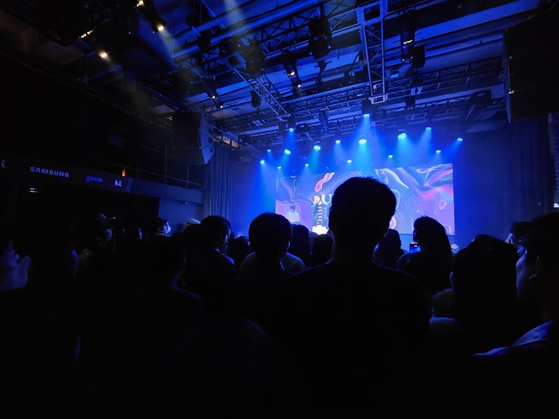 대포 카메라 대신 '갤S23 울트라'?…콘서트장에서 써보니