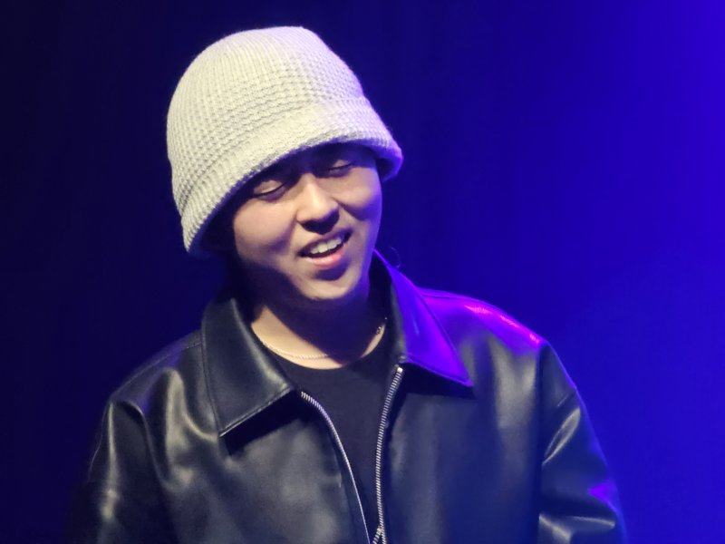 '릴러말즈'가 공연을 즐기고 있는 모습. 갤럭시S23 울트라 촬영 사진. 2023.3.25/뉴스1 ⓒ News1 이기범 기자