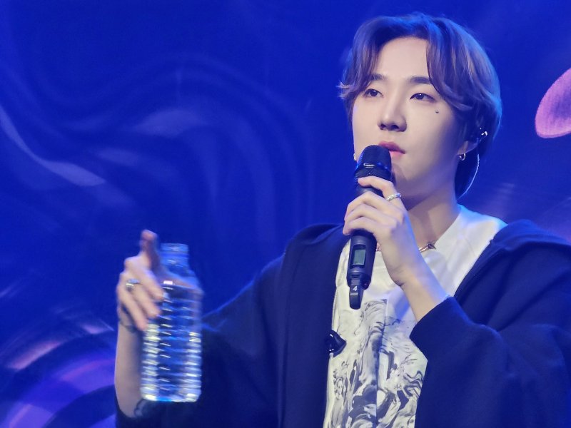 '비오'가 관객들과 소통을 하고 있다. 갤럭시S23 울트라로 촬영한 사진. 2023.3.25/뉴스1 ⓒ News1 이기범 기자