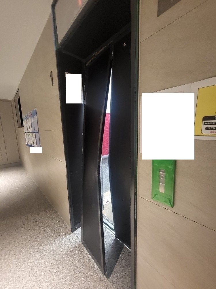 "문 안 열려 홧김에"..엘리베이터·키패드 박살낸 30대