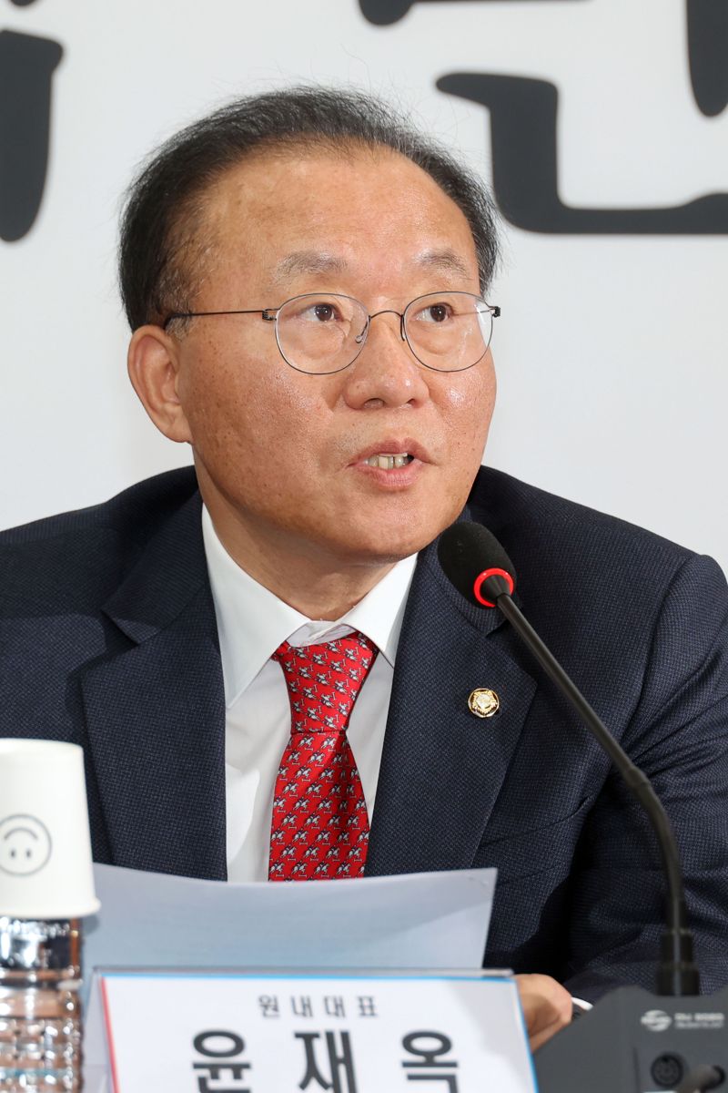 최고위원회의 참석하는 윤재옥 신임 원내대표