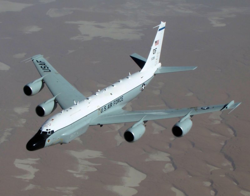 한반도 상공에 출격한 미국 공군 정찰기 RC-135V 리벳 조인트와 동일 기종이 감시정찰을 위한 비행을 실시하고 있다.<div id='ad_body3' class='mbad_bottom' ></div> 사진= 미 공군 인터넷 홈피 캡처
