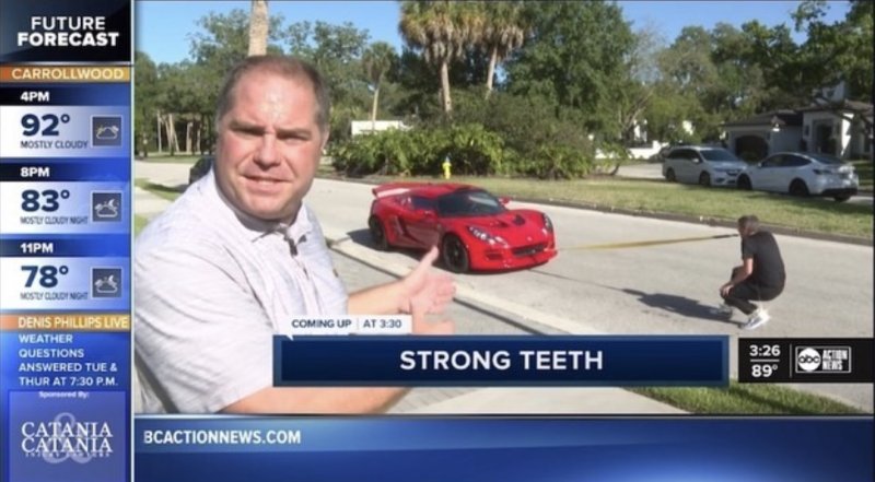[서울=뉴시스] 미국 플로리다주 탬파의 한 치과의사가 이와 턱으로 900㎏ 상당의 차량을 30초 만에 30m 움직였다고 9일(현지시간) 미국 비즈니스인사이더가 보도했다. (사진=마이크 폴리 인스타그램 갈무리)2023.04.10. *재판매 및 DB 금지 /사진=뉴시스