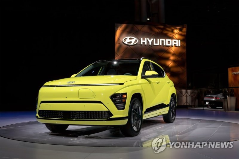 2023 뉴욕 국제 오토쇼에서 공개된 '디 올 뉴 코나 전기차' 2023 뉴욕 국제 오토쇼에서 공개된 '디 올 뉴 코나 전기차' (서울=연합뉴스) 5일(현지시간) 미국 뉴욕 제이콥 재비츠 컨벤션 센터에서 열린 '2023 뉴욕 국제 오토쇼(2023 New York International Auto Show)'에서 공개된 '디 올 뉴 코나 전기차' 모습. 2023.4.6 [현대차·기아 제공. 재판매 및 DB 금지] photo@yna.co.kr (끝)