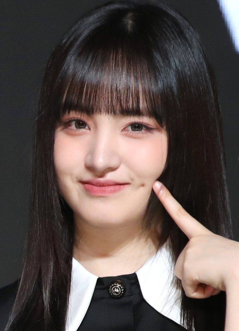 그룹 아이브(IVE)의 리즈가 10일 서울 영등포구 콘래드 서울 호텔에서 가진 첫 번째 정규 앨범 '아이해브 아이브(i've IVE)' 발매 기자간담회에서 포즈를 취하고 있다. 2023.4.10/뉴스1 ⓒ News1 권현진 기자