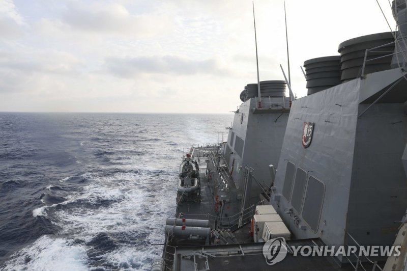 美해군 中 대만포위 속 남중국해 인공섬 인근서 구축함 훈련 파이낸셜뉴스