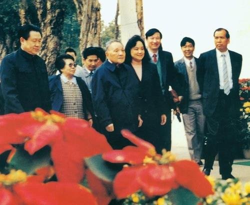 1992년 1월 19일 덩샤오핑이 중국 선전을 시찰하는 모습 [중국 텅쉰망 캡처. 재판매 및 DB 금지]