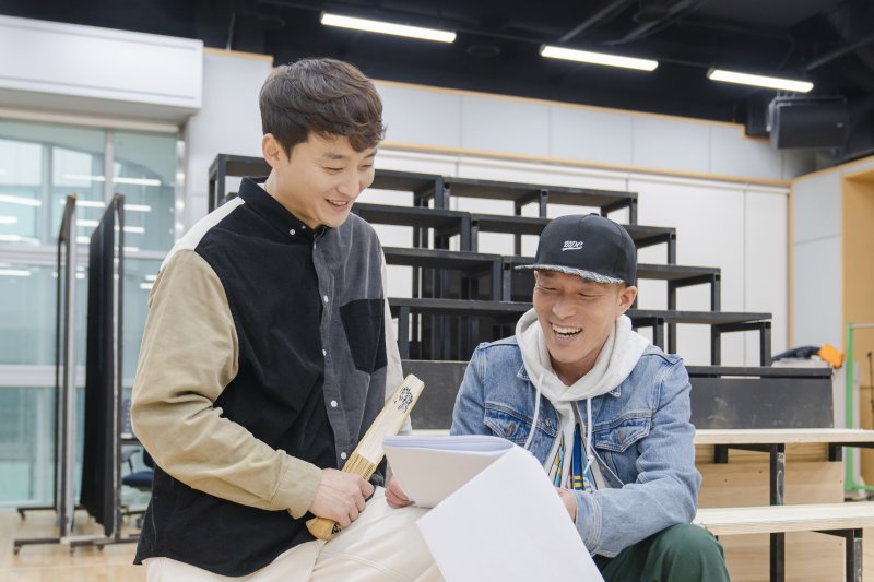 국립창극단 절창Ⅲ 무대 오르는 (왼쪽부터) 소리꾼 이광복, 안이호. (사진=국립극장 제공) photo@newsis.com *재판매 및 DB 금지