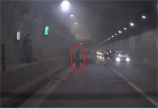 인천 청라 터널 내 발생한 화재 출근길 소방관이 진화 “연기 보고 몸이 반응”