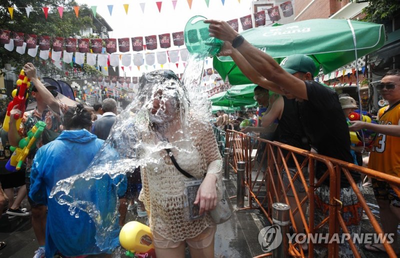 물총싸움하다 232명이 죽었다.. 태국 명절 '송끄란의 비극'