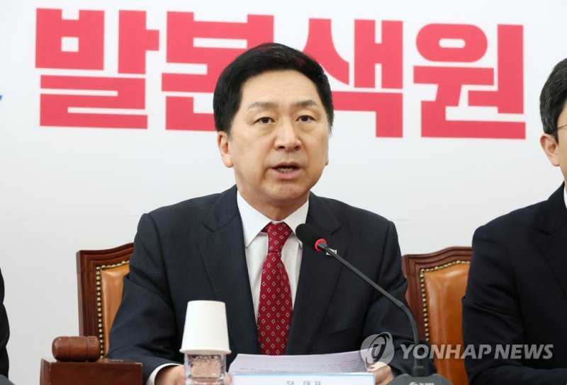 발언하는 김기현 대표 (서울=연합뉴스) 이정훈 기자 = 국민의힘 김기현 대표가 17일 오전 국회에서 열린 최고위원회의에서 발언하고 있다. 2023.4.17 uwg806@yna.co.kr (끝)