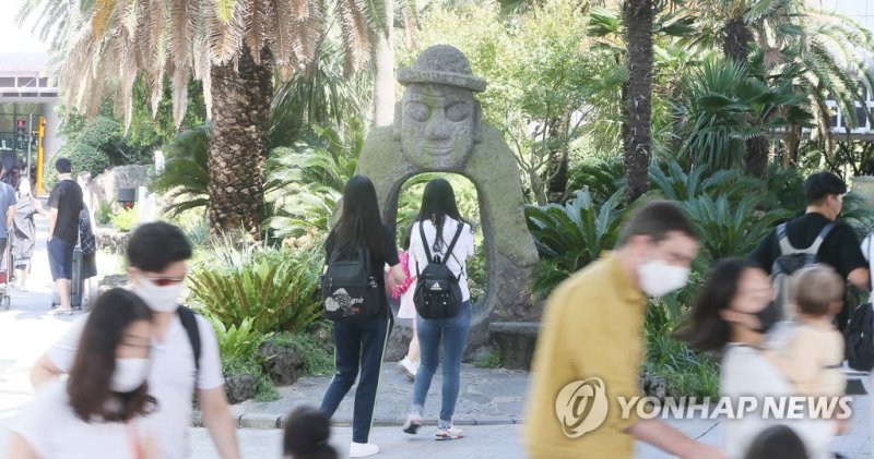 "제주 방문객에 입도세?"…제주도 환경보전기여금 '만지작'