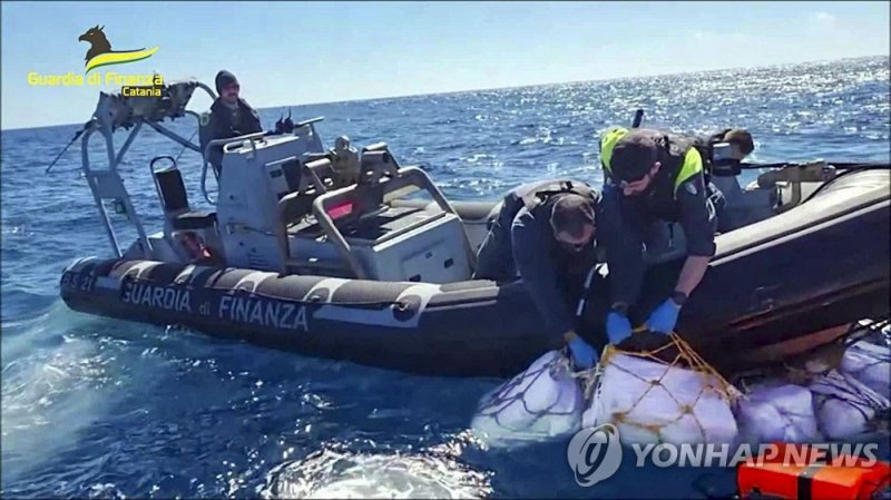 시칠리아섬 인근 해상에서 코카인이 대량으로 적발됐다. /사진=연합뉴스