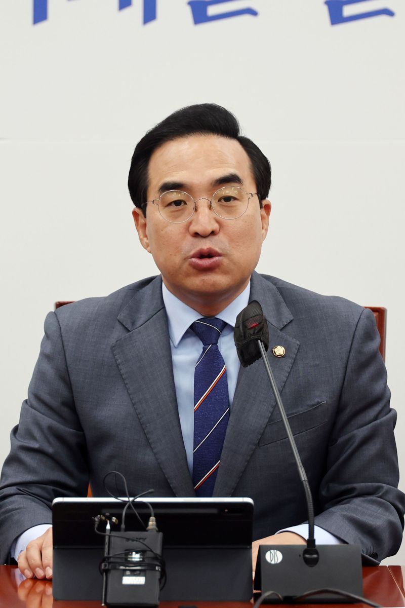 더불어민주당 박홍근 원내대표가 18일 국회에서 열린 원내대책회의에서 발언하고 있다. 사진=서동일 기자
