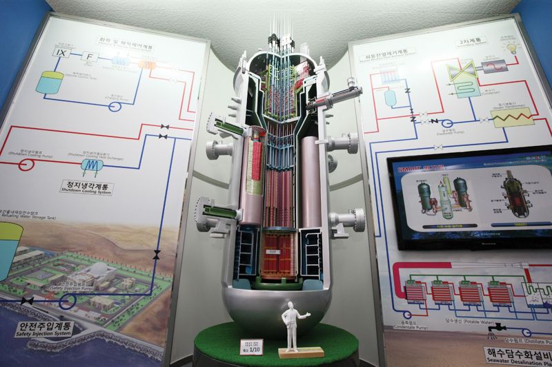 한국원자력연구원이 2012년 세계 최초로 독자 개발해 표준설계인가까지 획득한 한국형 소형모듈원자로(SMR)인 'SMART' 모형. 원자력연구원 제공