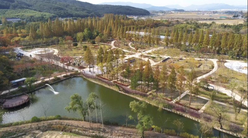 경북도는 18일 경주 남산 자락에 있는 산림환경연구원에 조성한 ‘경북천년숲정원’을 경북도 제1호 지방정원으로 등록했다.