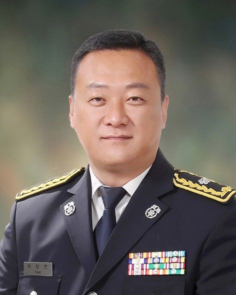 [광주=뉴시스] 김혜인 기자 = 탁양언(50) 광주소방학교 소속 소방위. 2023.04.18.(사진=광주시 제공) photo@newsis.com