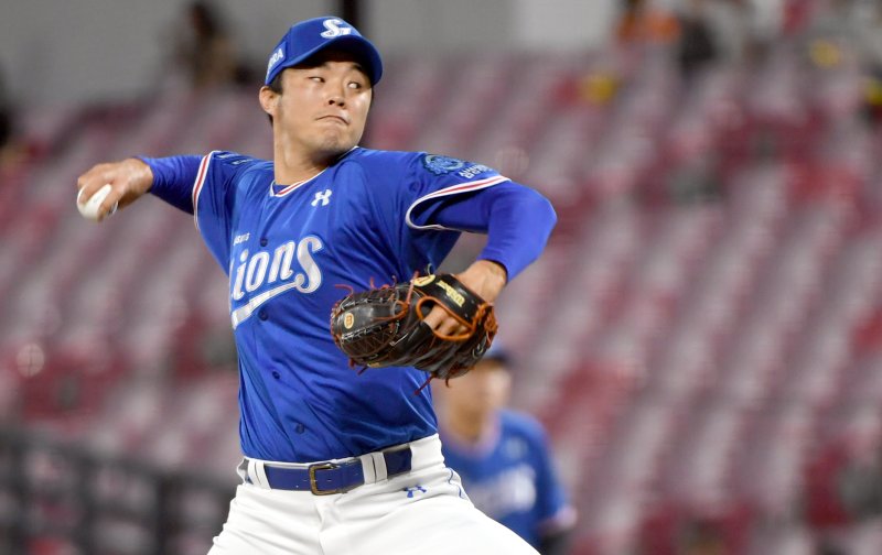 [광주=뉴시스] 류형근 기자 = 17일 오후 광주 북구 광주-기아챔피언스필드에서 열린 2022프로야구 삼성 라이온즈 대 KIA 타이거즈의 경기, 8회말 무사에서 등판한 삼성 바뀐투수 장필준이 역투하고 있다. 2022.06.17. hgryu77@newsis.com