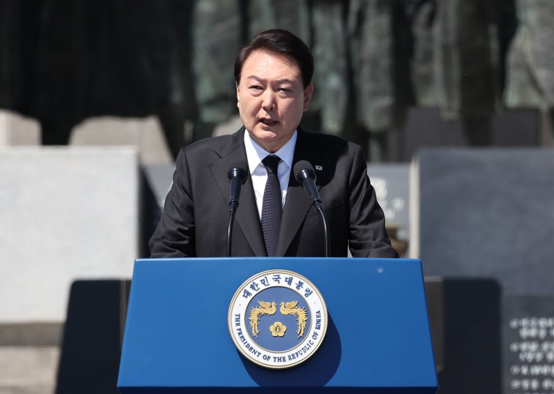 尹 4.19 기념사 두고 공방..野 "야당·언론 가짜뉴스로 매도" vs 與 "도둑이 제발 저려"
