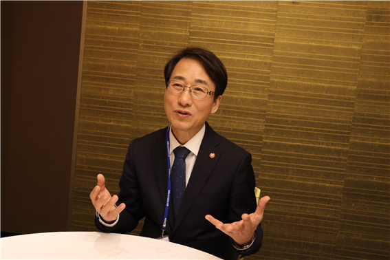 방일중인 이원욱 의원이 18일 도쿄 뉴오타니호텔에서 파이낸셜뉴스재팬과 단독인터뷰를 가졌다. 사진=백수정 기자