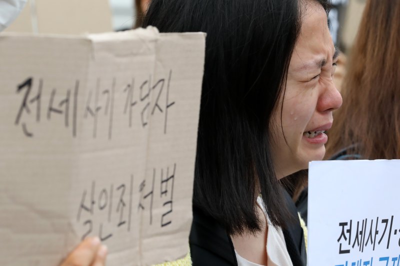 '전세사기피해자 전국대책위원회' 회원들이 20일 용산구 전쟁기념관에서 기자회견을 열고 있다. 사진=뉴스1