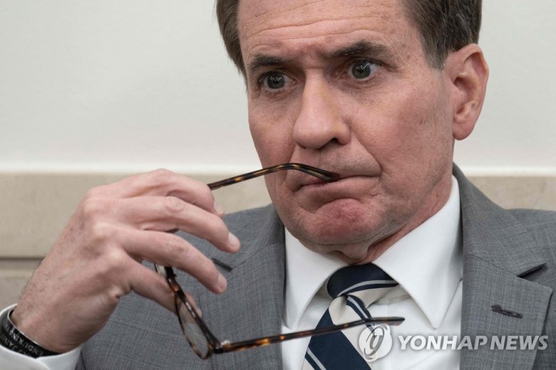 커비 미국 NSC 전략소통조정관 National Security Council spokeman John Kirby attends the daily press briefing in the Brady Press Briefing Room of the White House in Washington, DC, on April 20, 2023. (Photo by Jim WATSON / AFP)