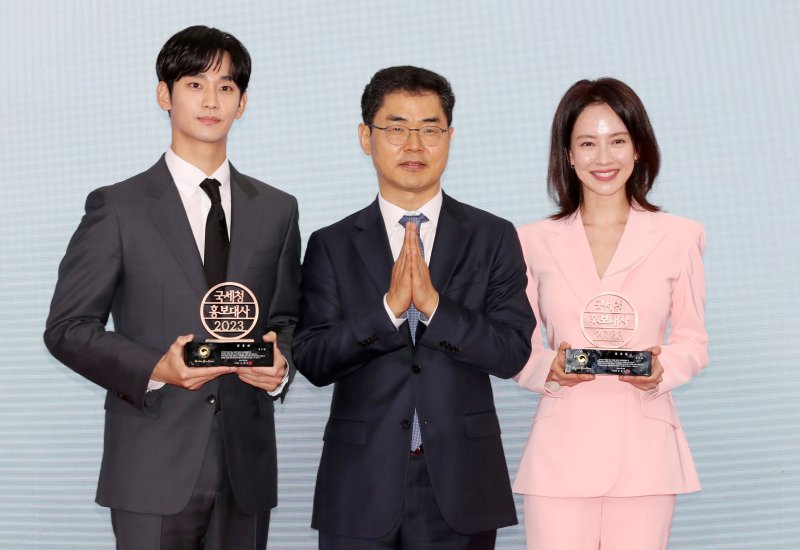 '성실 납세자' 김수현·송지효 국세청 홍보대사