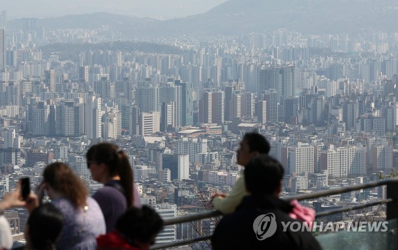 서울 남산에서 바라본 아파트 일대. 사진=연합뉴스