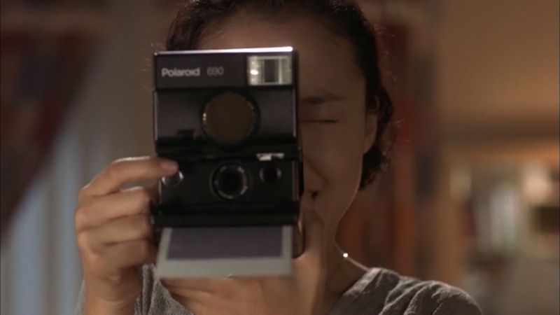 한석규·전도연 주연의 영화 '접속'(1997년)에는 두 사람을 연결해주는 주요 소품으로 폴라로이드 카메라가 등장한다.