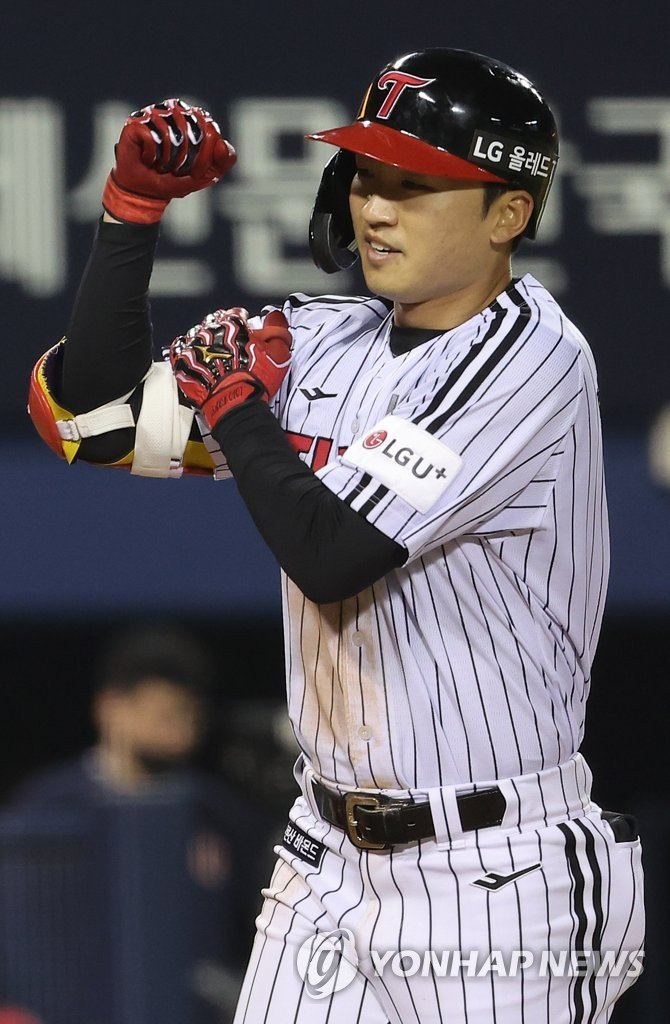 홈런 박해민 홈런 박해민 (서울=연합뉴스) 박동주 기자 = 27일 서울 잠실야구장에서 열린 2023 프로야구 SSG 랜더스와 LG 트윈스의 경기. 4회말 2사 1루에서 LG 박해민이 우익수 뒤 홈런을 날리고 기뻐하고 있다. 2023.4.27 pdj6635@yna.co.kr (끝)