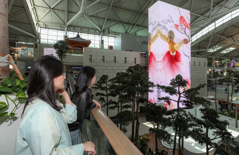 "움직이는 산수화" 인천공항 27m 미디어타워에 아르코 댄스필름 최초 상영