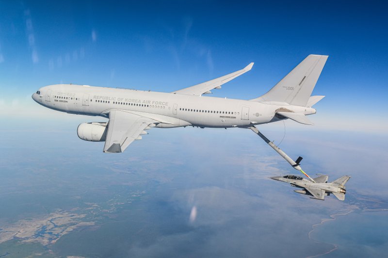 공군 KC-330 '시그너스' 공중 급유 훈련. (공군 제공) 2022.8.30/뉴스1