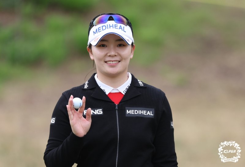 홀아웃하면서 활짝 웃는 이다연. [KLPGA 제공. 재판매 및 DB 금지]
