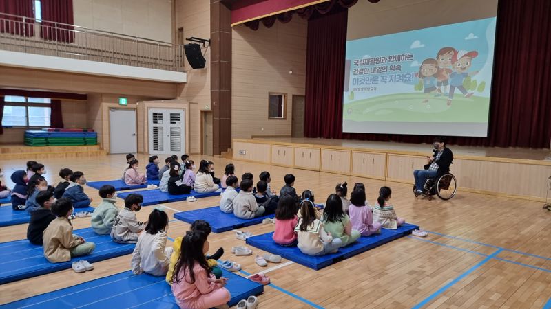 대구 북구 강북보건지소가 코로나19 팬데믹 시기에 진행했던 비대면 사업을 업그레이드해 대구지역 보건소 최초로 메타버스를 건강생활실천 및 재활사업에 접목, 눈길을 끈다. 사진=대구 북구청 제공