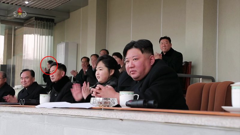 지난 2월 체육 경기를 관람하고 있는 김정은 북한 국무위원장이 딸 김주애. 여동생 김여정 노동당 부부장(빨간원)은 뒷줄에서 경기를 보고 있다. (사진=조선중앙TV 캡처) *재판매 및 DB 금지 /사진=뉴시스