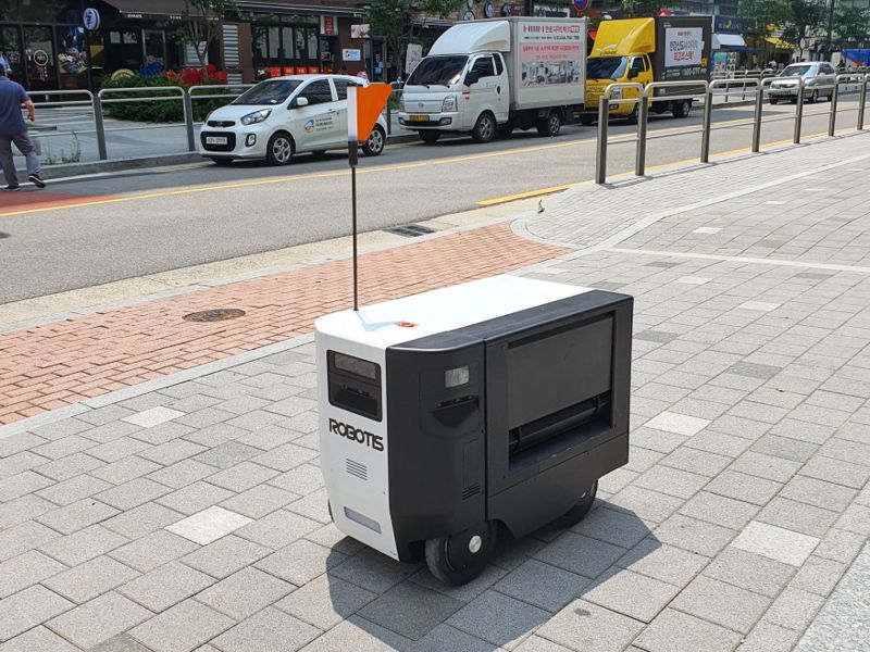 로보티즈 자율주행로봇이 택배 배달한다