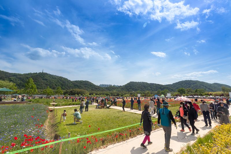 태화강 국가정원 봄꽃 축제..해병대 의장대 특별공연