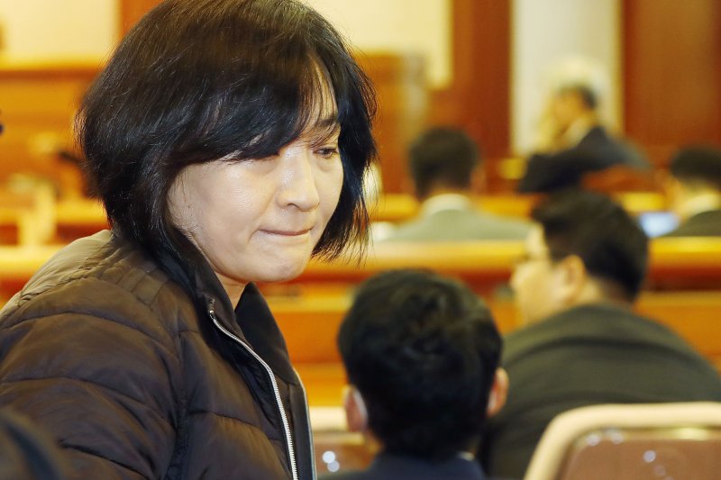 [서울=뉴시스] 최동준 기자 = 지난달 18일 서울 종로구 헌법재판소에서 열린 이상민 행정안전부 장관의 탄핵 심판 사건에 대한 2차 변론준비기일에서 이태원 참사 유족 조미은씨가 방청하기 위해 입장하고 있다. 2023.04.18. photocdj@newsis.com