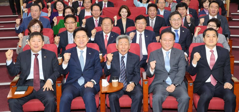 유인태 與 국민공감 찾아 '정치개혁' 당부..尹에겐 쓴소리 "이재명 만나야"