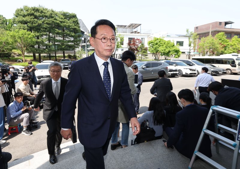 김도읍 국회 법제사법위원장이 9일 오후 서울 헌법재판소에서 열린 이상민 행정안전부 장관의 탄핵 심판 사건 첫 변론 기일에 소추위원 자격으로 출석하고 있다. (공동취재) 2023.5.9/뉴스1 ⓒ News1 구윤성 기자