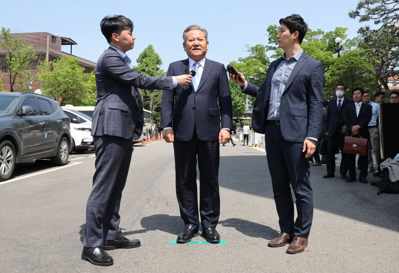 이상민 행정안전부 장관이 9일 서울 종로구 헌법재판소에서 열린 탄핵 심판 사건 첫 변론에 출석하며 발언하고 있다. (공동취재) 2023.5.9/뉴스1 ⓒ News1 구윤성 기자