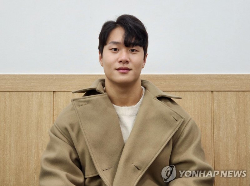 인터뷰하는 박형오 인터뷰하는 박형오 (서울=연합뉴스) 하남직 기자 = 박형오(22·고양시청)가 지난 31일 서울 송파구 올림픽파크텔에서 열린 대한역도연맹 2022년 우수선수·단체·유공자 시상식에서 연합뉴스와 인터뷰하고 있다. 2023.2.1 jiks79@yna.co.kr (끝)