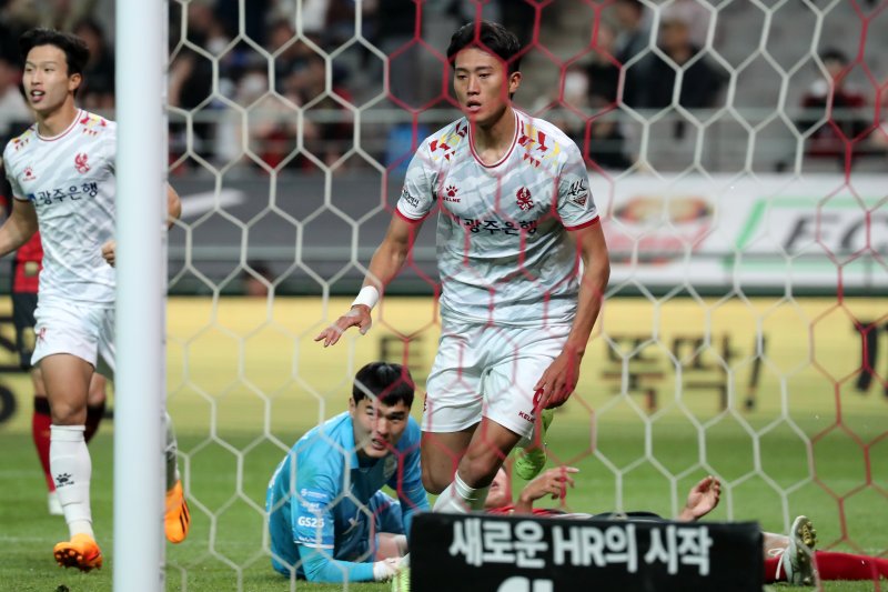 9일 서울 마포구 서울월드컵경기장에서 열린 프로축구 '2023 K리그1' FC서울과 광주FC의 경기에서 광주 허율이 동점골을 성공 시키고 기뻐하고 있다. 2023.5.9/뉴스1 ⓒ News1 이승배 기자