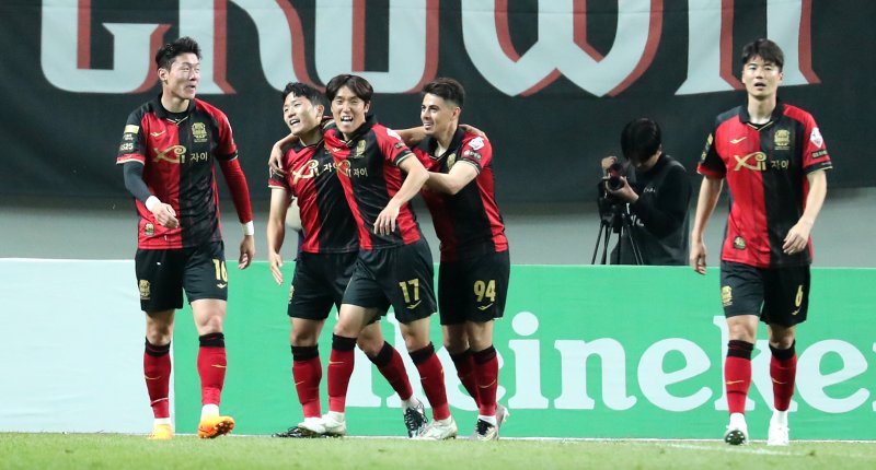 9일 서울 마포구 서울월드컵경기장에서 열린 프로축구 '2023 K리그1' FC서울과 광주FC의 경기에서 서울 나상호가 골을 넣고 기뻐하고 있다. 2023.5.9/뉴스1 ⓒ News1 이승배 기자